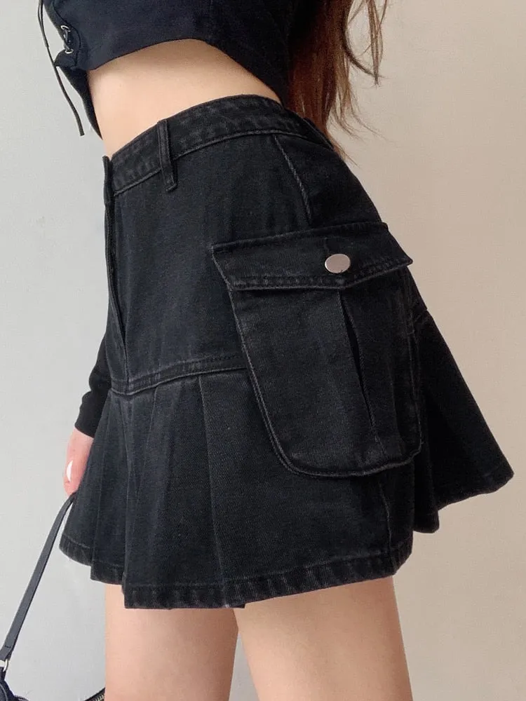 Black Cargo Style Pleated Skirt